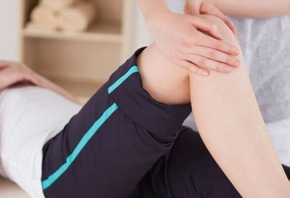 Masaje a la articulación de la rodilla para la artrosis